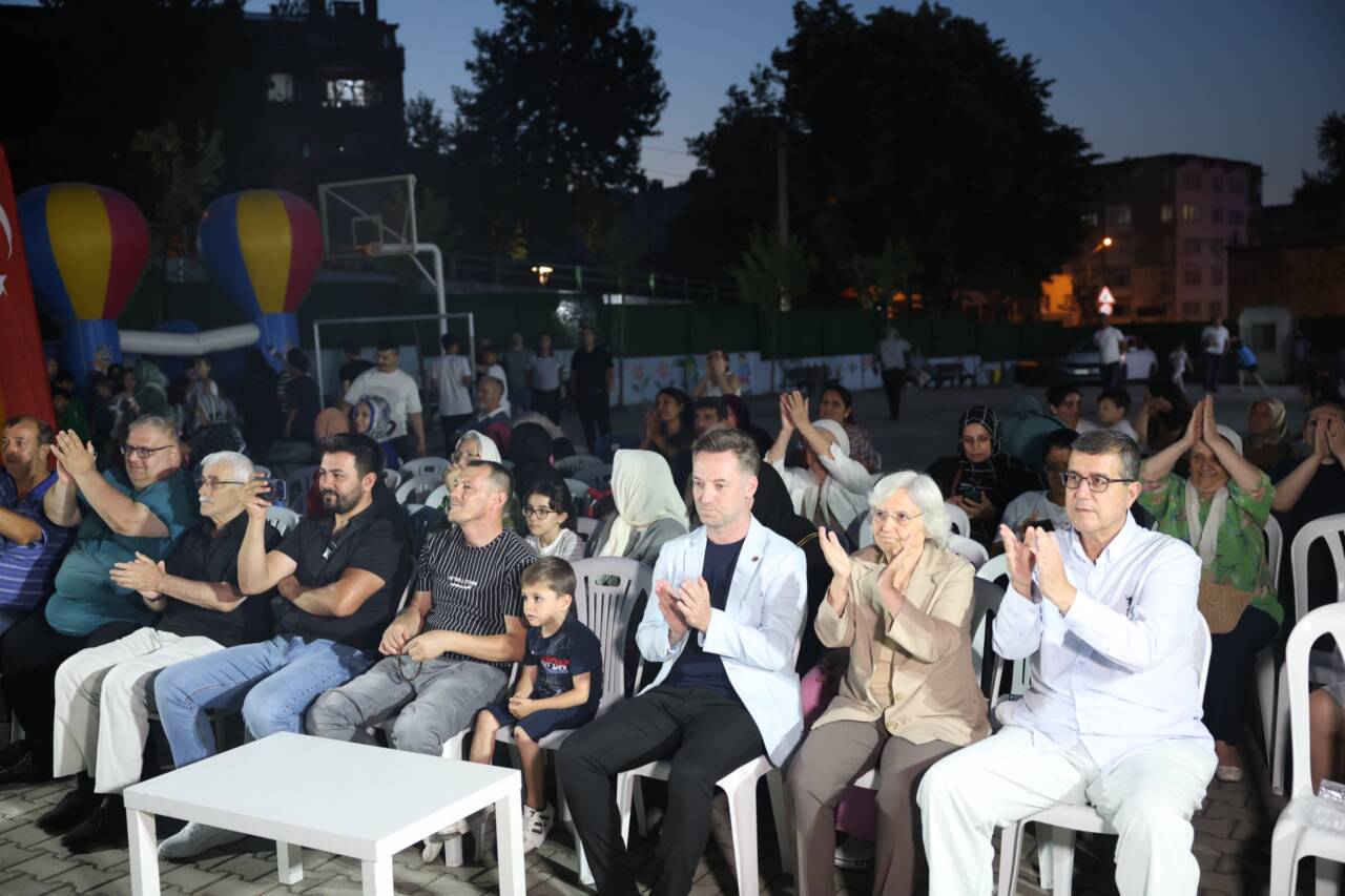 Bursa Osmangazi’de komşuluk bağları bu şenlikte güçlendi 8 Osmangazi’de Komşuluk Bağları Mahalle Şenliğinde Güçlendi