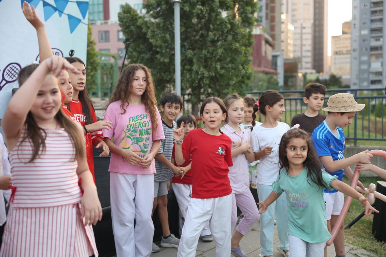 Bursa'nın göbeğinde yaz akşamı şenliği