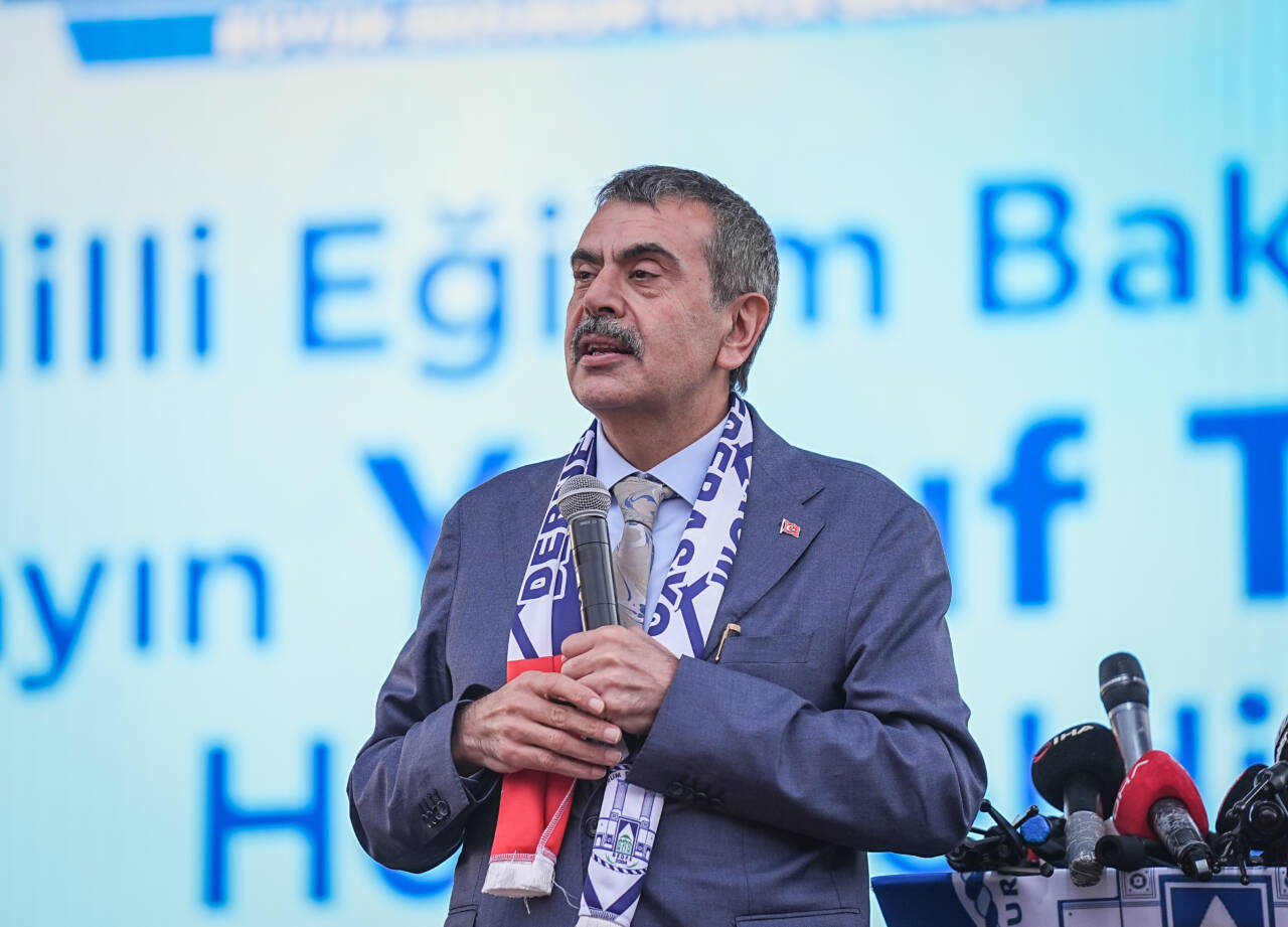 Milli Eğitim Bakanı Tekin Bursa'ya geldi 1 milli egitim bakani tekin bursada buyuk erzurum yayla senligine katildi d788be50cff3