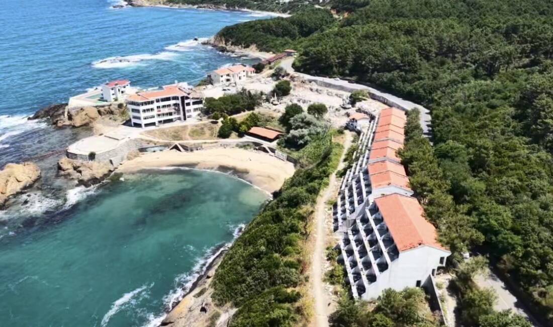 Milli takımın kamp tesisiydi: Riva’da talan edilen, otel yıkılıyor Beykoz Riva’da uzun yıllar hukuki anlaşmazlıklar nedeniyle atıl durumda olan