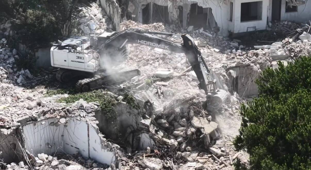 Milli takımın kamp tesisiydi: Riva’da talan edilen, otel yıkılıyor 4 milli takimin kamp tesisiydi rivada talan edilen otel yikiliyor d1cbca43c83b