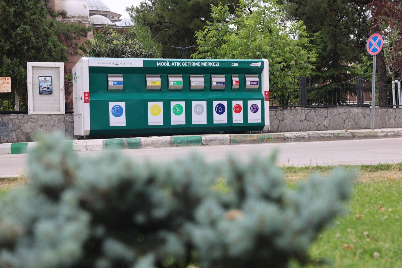 Bursa'da geri dönüşüm seferberliği! 14 noktaya kuruldu... 2 Bursa'da geri dönüşüm seferberliği