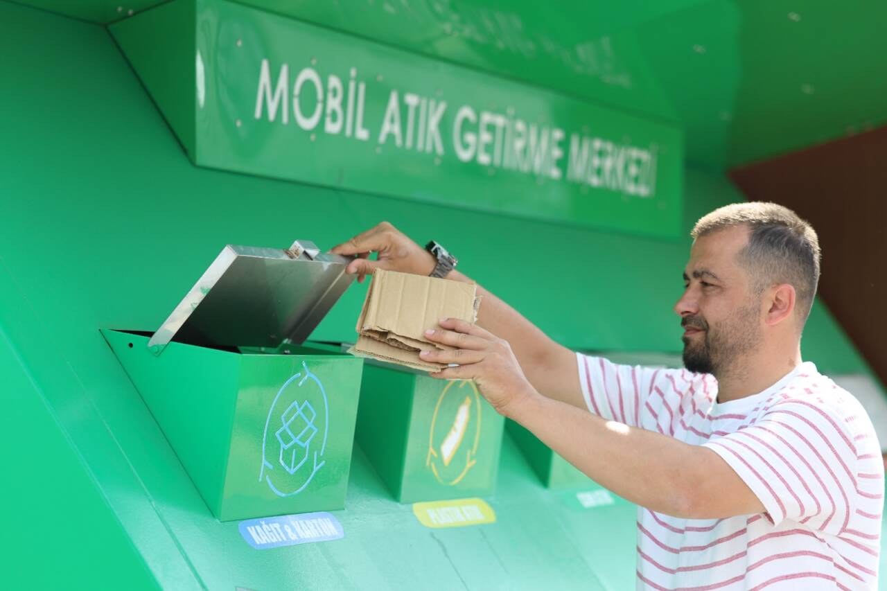 Bursa'da geri dönüşüm seferberliği! 14 noktaya kuruldu... 6 Bursa'da geri dönüşüm seferberliği