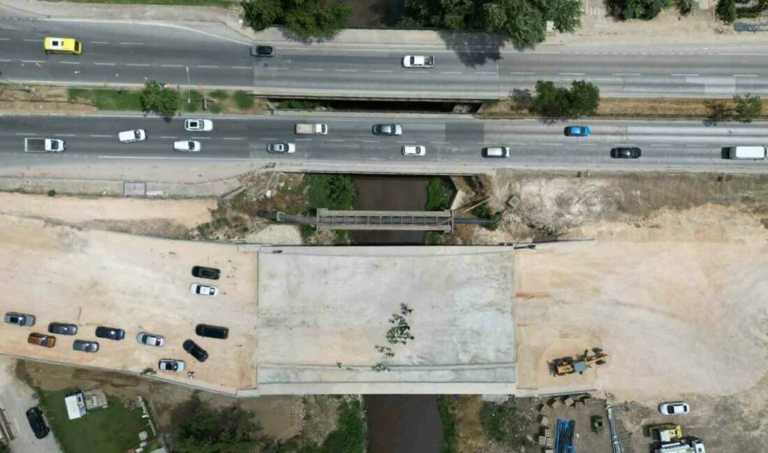 Mudanya yolundaki ulaşım projeleri ne durumda? Başkan Vekili Biba yerinde inceledi Bursa Büyükşehir Belediyesi Başkan Vekili Şahin Biba, ‘Geçit Köprüsü ve