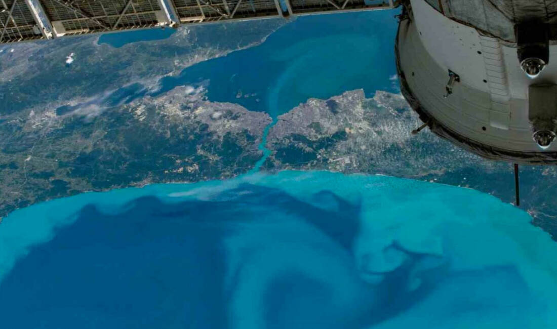 NASA’dan İstanbul paylaşımı NASA, Karadeniz ile Marmara Denizi'nde ilkbahar ve yaz aylarında görülen