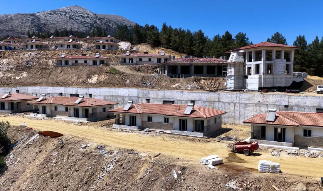 Afet Konutları yangının birinci yılında teslim ediliyor İzmir’in Ödemiş ilçesinde çıkan orman yangının üzerinden 1 yıl geçerken