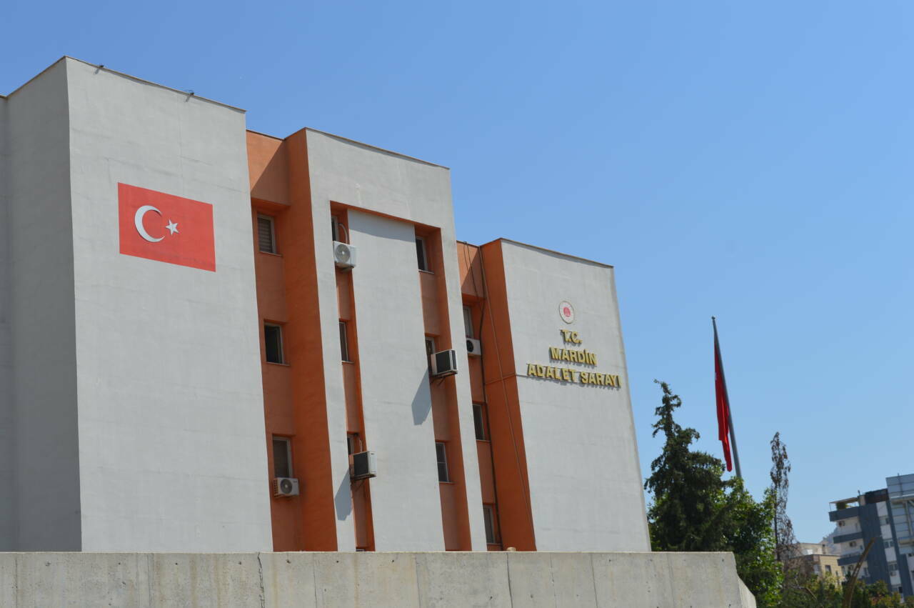 Oğlu miras için aracına bombalı tuzak kurmuştu; kalp krizinden öldü 5 oglu miras icin aracina bombali tuzak kurmustu kalp krizinden oldu 8fed21e9569f
