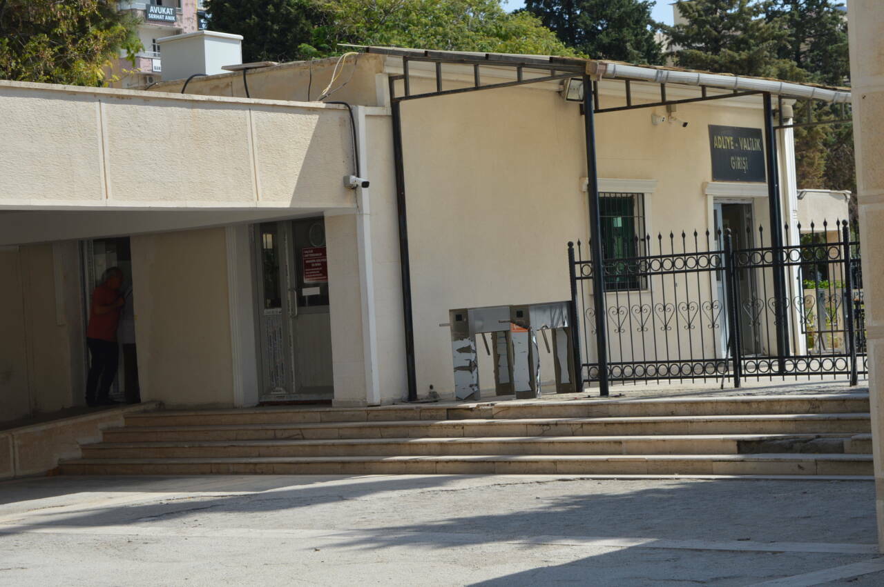 Oğlu miras için aracına bombalı tuzak kurmuştu; kalp krizinden öldü 6 oglu miras icin aracina bombali tuzak kurmustu kalp krizinden oldu d6c80c36a012