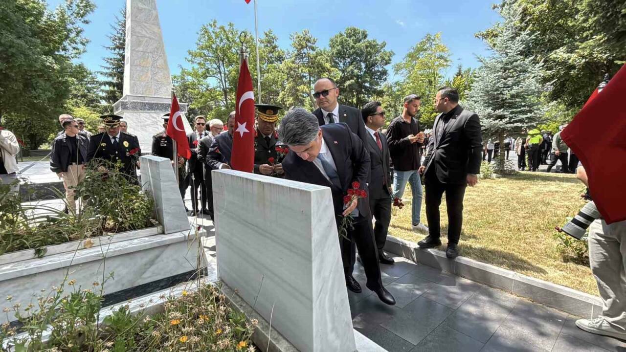 Oğlunu 15 Temmuz’da şehit veren acılı baba: "Acımız hala aynı" 3 oglunu 15 temmuzda sehit veren acili baba acimiz hala ayni 2b133d3547dd