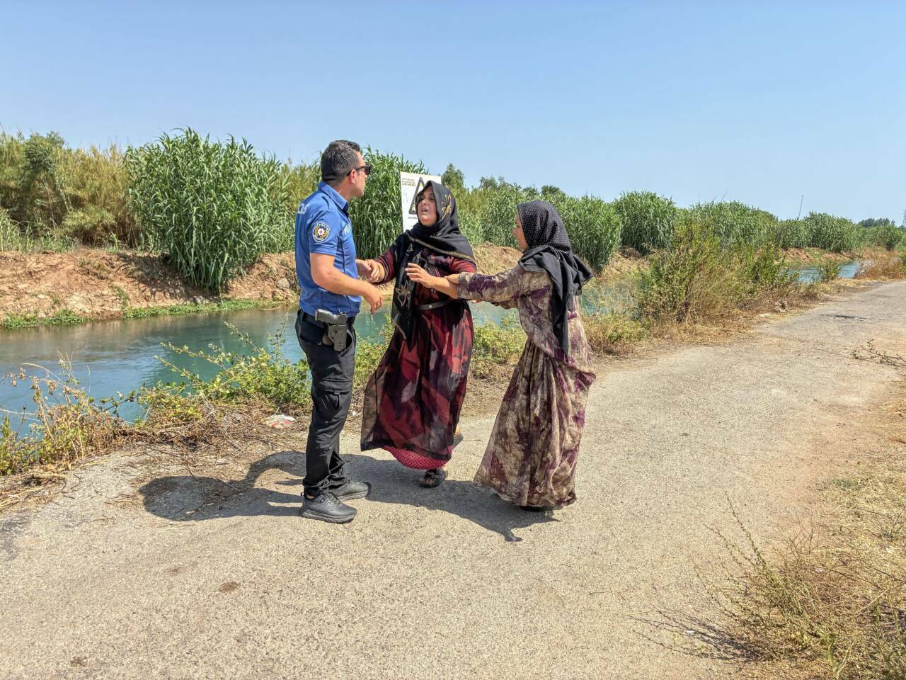 Oğulları kanalda boğulan çiftten yürek yakan feryad 1 ogullari kanalda bogulan ciftten yurek yakan feryad 9057f67f69ab