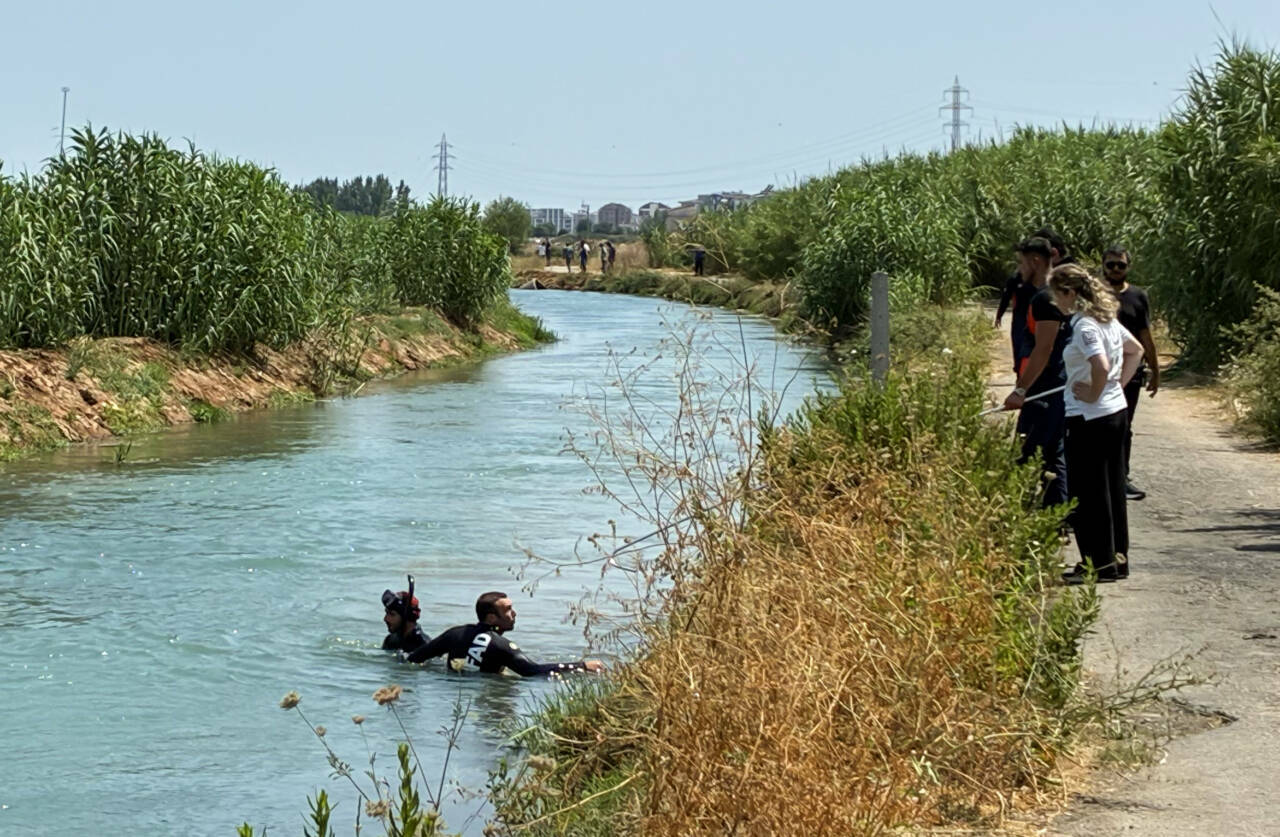 Oğulları kanalda boğulan çiftten yürek yakan feryad 4 ogullari kanalda bogulan ciftten yurek yakan feryad ee9eb6791181