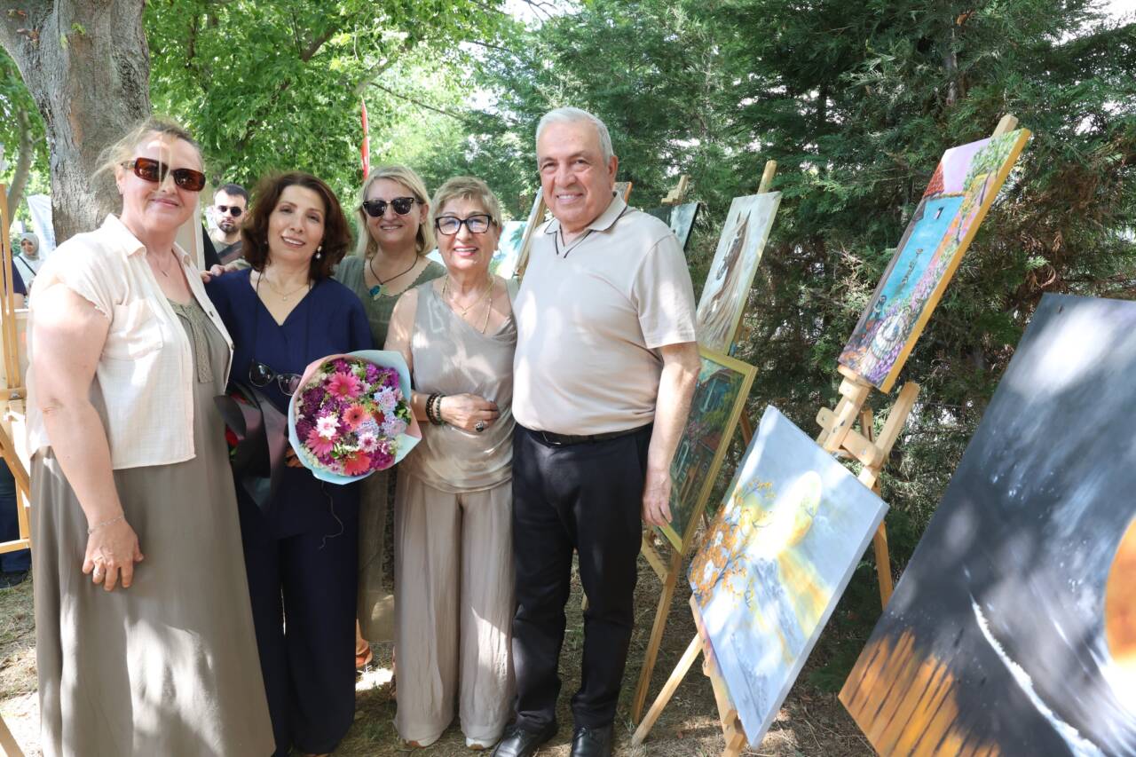 Bursa'nın olgun gençlerinden yıl sonu sergisi 12 Fwd: (FOTOĞRAFLI) NİLÜFER'İN 'OLGUN GENÇLER'İNDEN YIL SONU SERGİSİ