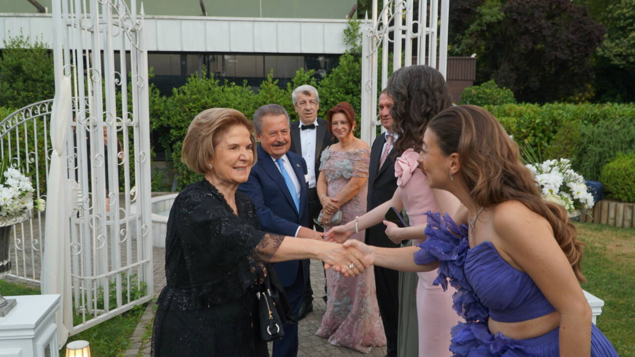 Şankaya ve Bayraktar ailelerinin en mutlu günü! Devlet eski Bakanı Cavit Çağlar'dan genç çifte öğütler 6 oly03868