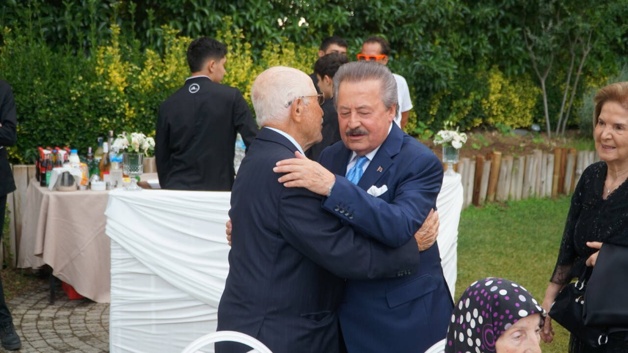 Şankaya ve Bayraktar ailelerinin en mutlu günü! Devlet eski Bakanı Cavit Çağlar'dan genç çifte öğütler 7 oly03927