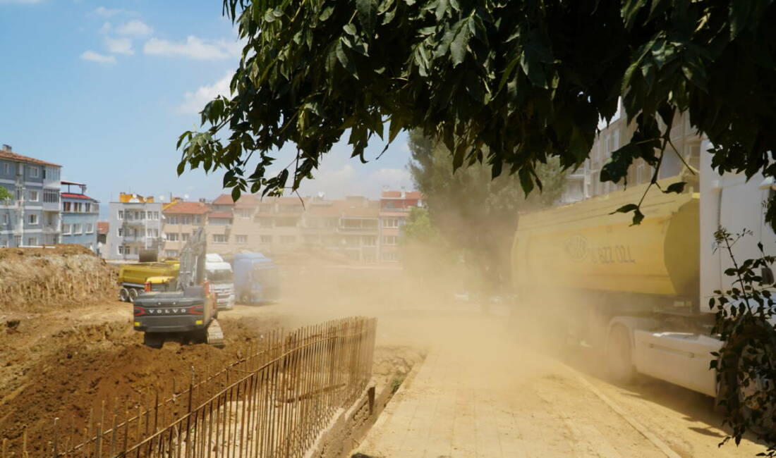 Bursa’daki okul inşaatına şikayet yağmuru Karaağaç Mahallesi İpekçilik Caddesi’nde bulunan ve depreme dayanıksız olduğu gerekçesiyle