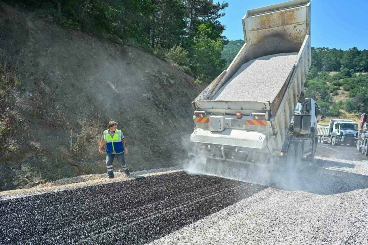 Bursa'da bu yollar yenileniyor 2 orhanelinin yollari yenileniyor 52b4872a4fd9