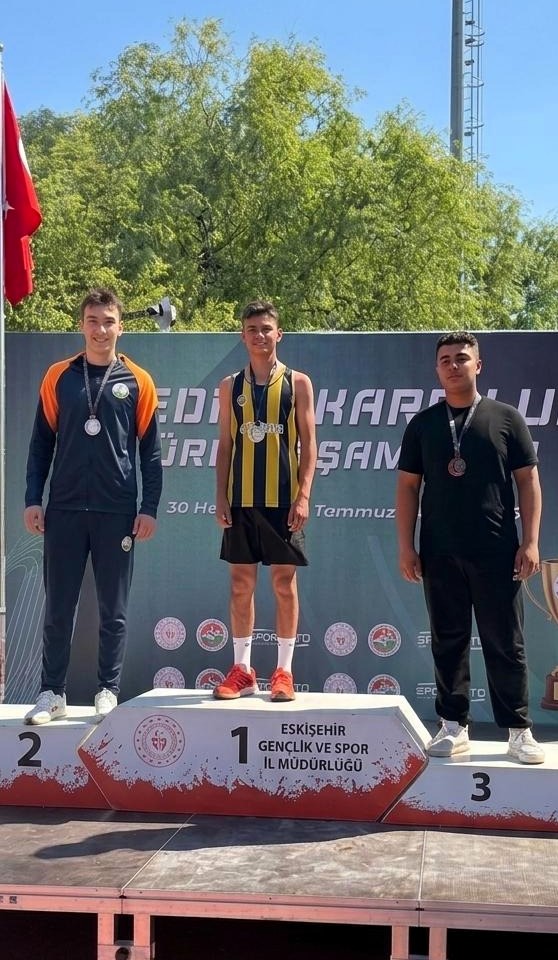 Bursalı atletlerden Türkiye çapında derece 1 osmangazi belediyespor atletizm 2