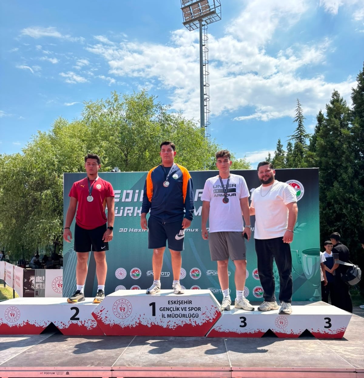 Bursalı atletlerden Türkiye çapında derece 2 osmangazi belediyespor atletizm 3