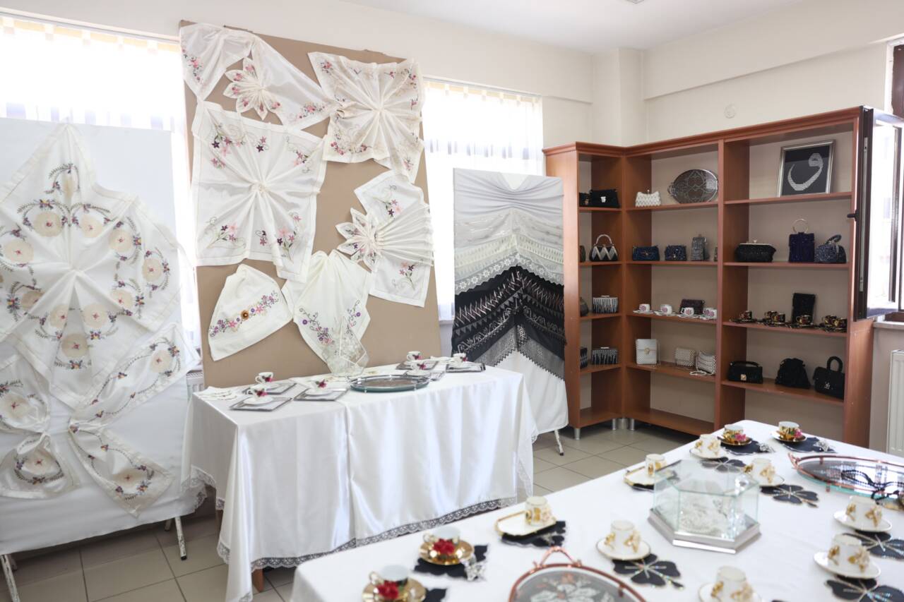 OSMEK Namık Kemal Kursiyerlerinden El Emeği Göz Nuru Sergi (Görüntülü)