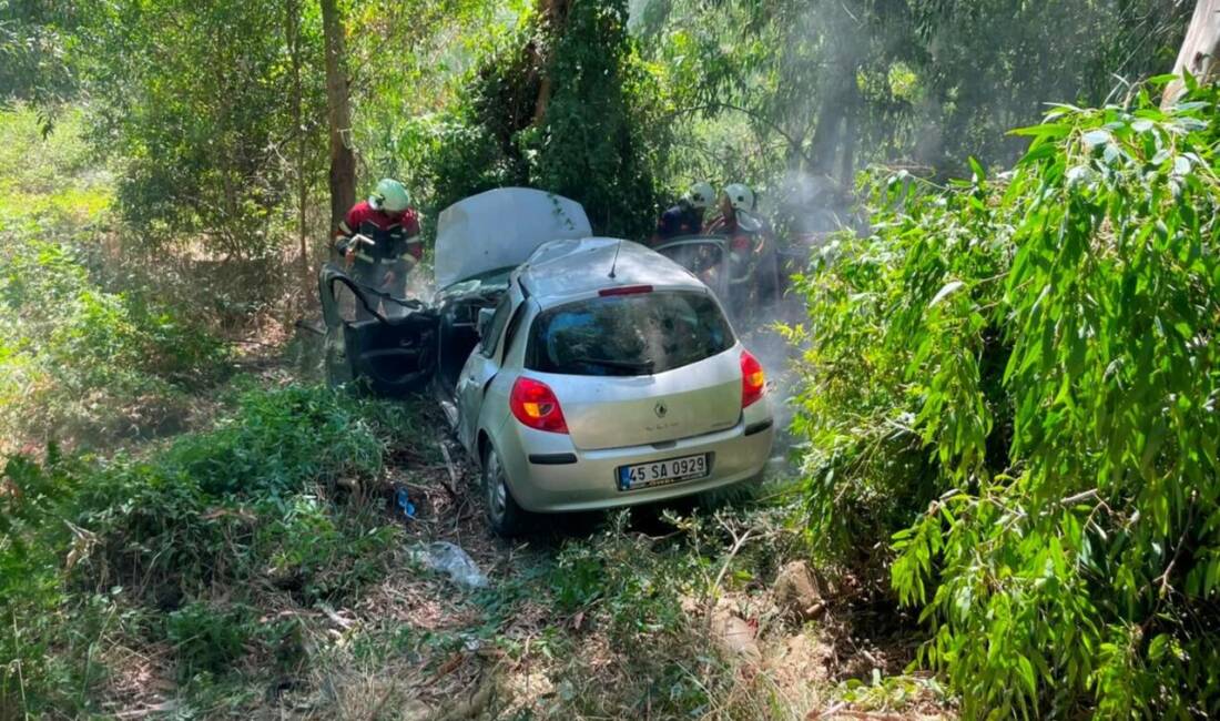 Otomobil ağaca çarptı: Eski savcı öldü, eşi yaralandı Aydın'ın Germencik ilçesinde ağaca çarpan otomobilin sürücüsü eski savcı Ömer