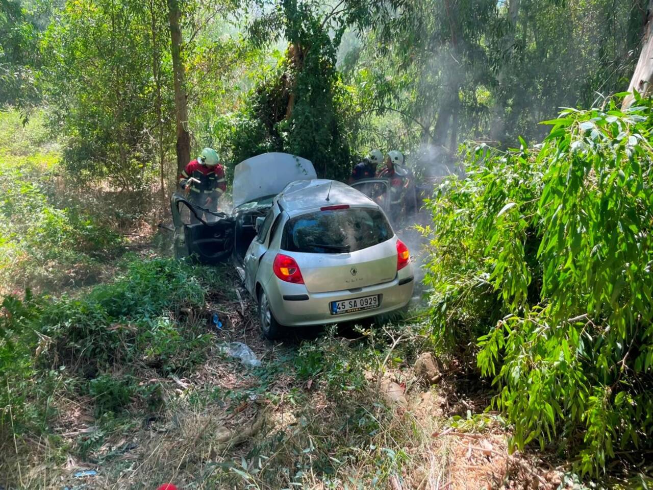 Aydın'ın Germencik ilçesinde ağaca çarpan otomobilin sürücüsü eski savcı Ömer