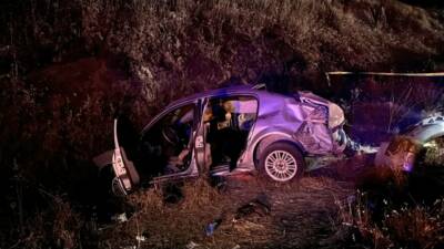 Şanlıurfa'nın Siverek ilçesinde şarampole devrilen otomobildeki 3 kişi hayatını kaybetti,