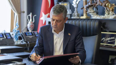 Özgür Özel'in yeni partisinin adı netleşti. Özel, CHP'den istifa edip