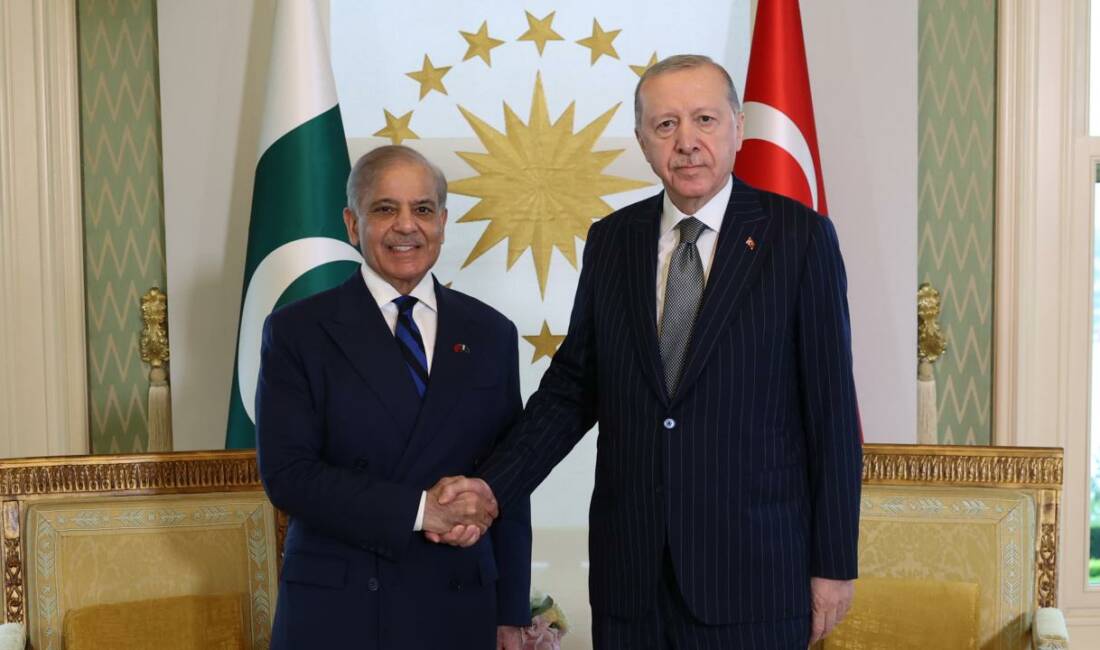 Pakistan Başbakanı Şahbaz Şerif, Türkiye’de Cumhurbaşkanı Recep Tayyip Erdoğan'ın Pakistan Başbakanı Şahbaz Şerif'i kabulü başladı.