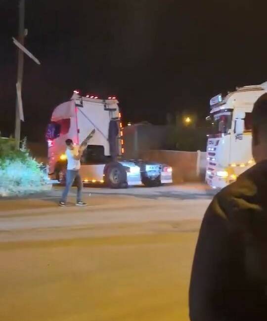 Pompalı tüfek dehşeti Elazığ’da bir düğün konvoyunda pompalı tüfekle havaya ateş eden şahıs,