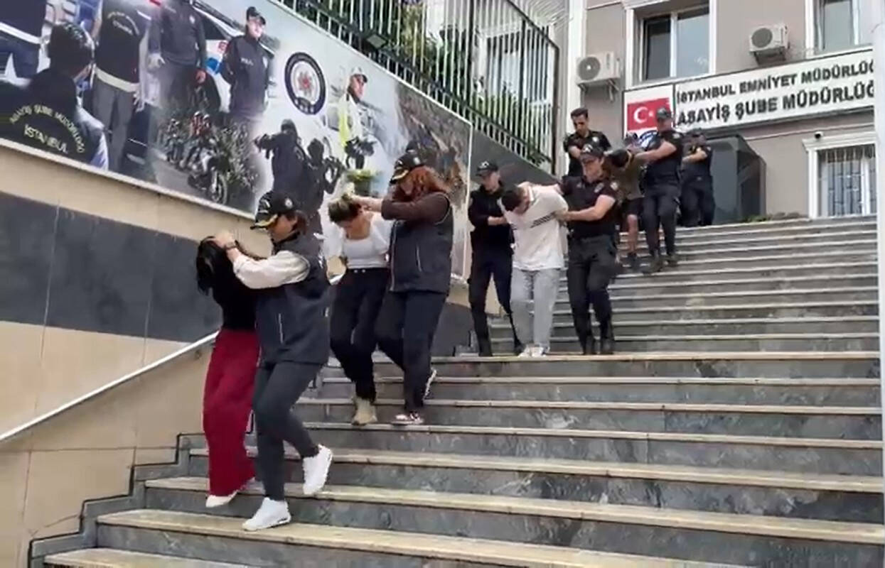 Rapçi Blok3'e suikast hazırlığı iddiası 3 rapci blok3e suikast duzenleyeceklerdi bodrumda yakalandilar 436d14c420bf