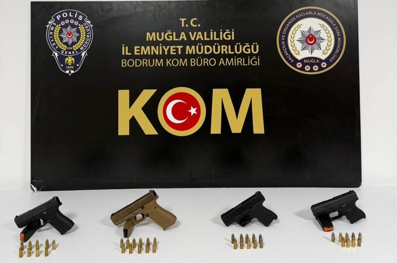 ruhsatsiz silahlarla kacarken kiskivrak yakalandilar d6b91c0b2a17