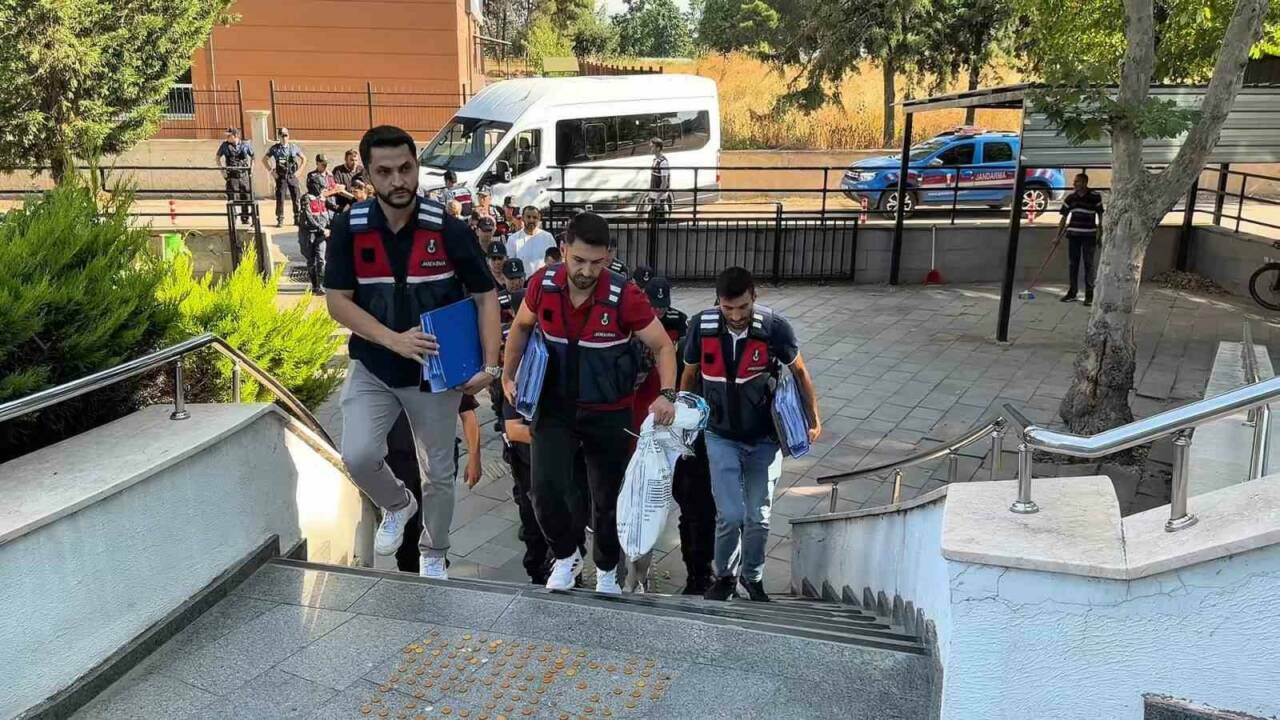 sahte alisveris sitesi kurup vatandaslari dolandiran sebekeye operasyon7 kisi tutuklandi 21518a5c47d0
