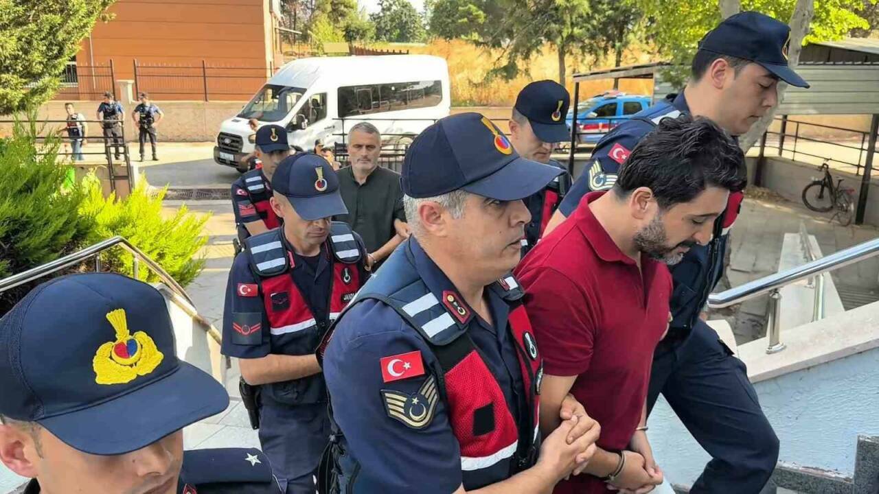 sahte alisveris sitesi kurup vatandaslari dolandiran sebekeye operasyon7 kisi tutuklandi 2a042f6912bf