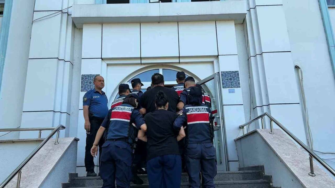 sahte alisveris sitesi kurup vatandaslari dolandiran sebekeye operasyon7 kisi tutuklandi 8a23d536fc19