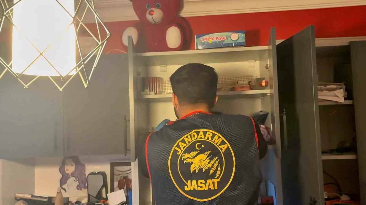 sahte alisveris sitesi kurup vatandaslari dolandiran sebekeye operasyon7 kisi tutuklandi c20407450909
