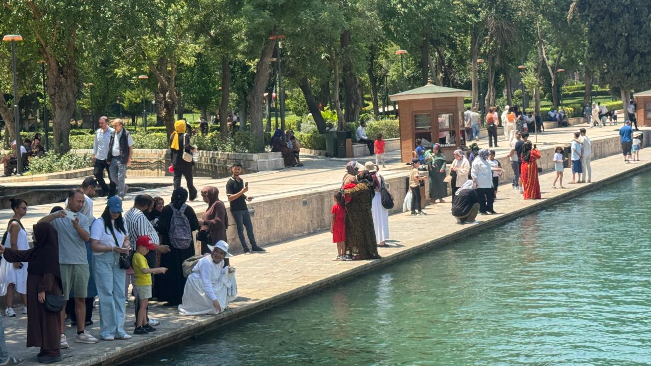 Şanlıurfa kavruldu! Sıcaklık bakın kaç derece... 1 sanliurfa kavruldu sicaklik bakin kac derece 9fd97cab810f