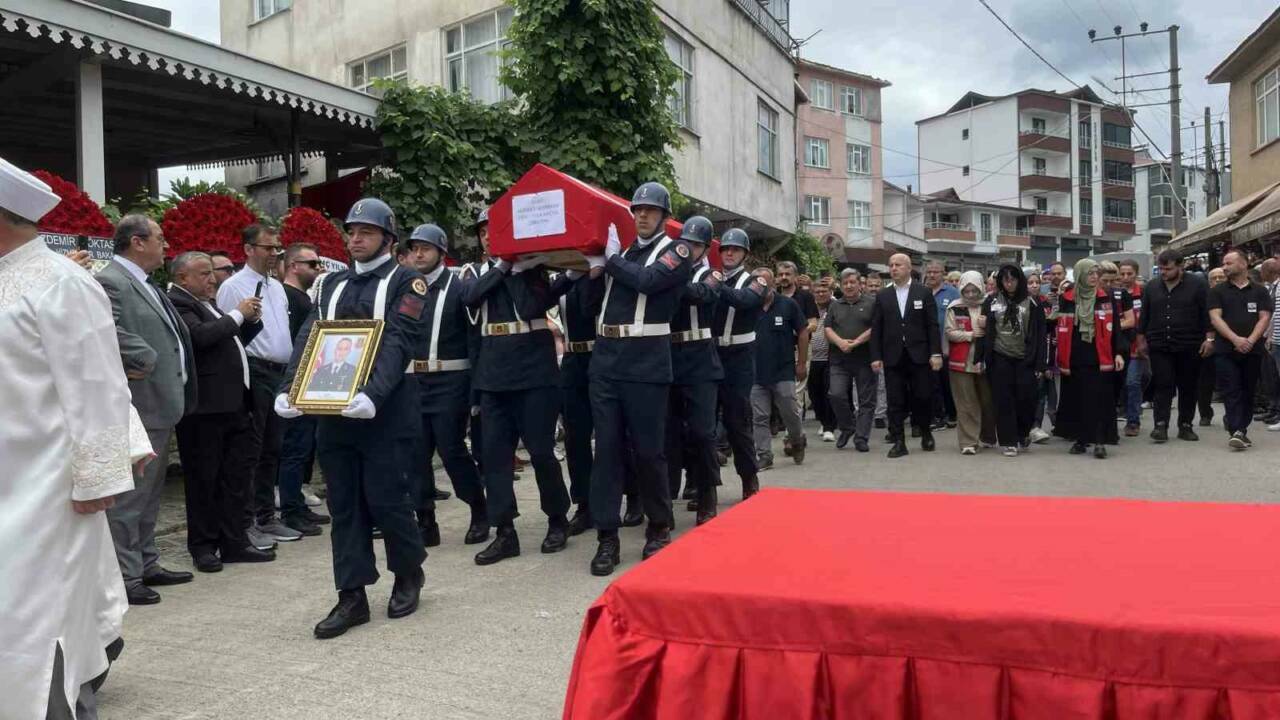 sehit uzman cavus son yolculuguna ugurlandi 2e43cbe6699d