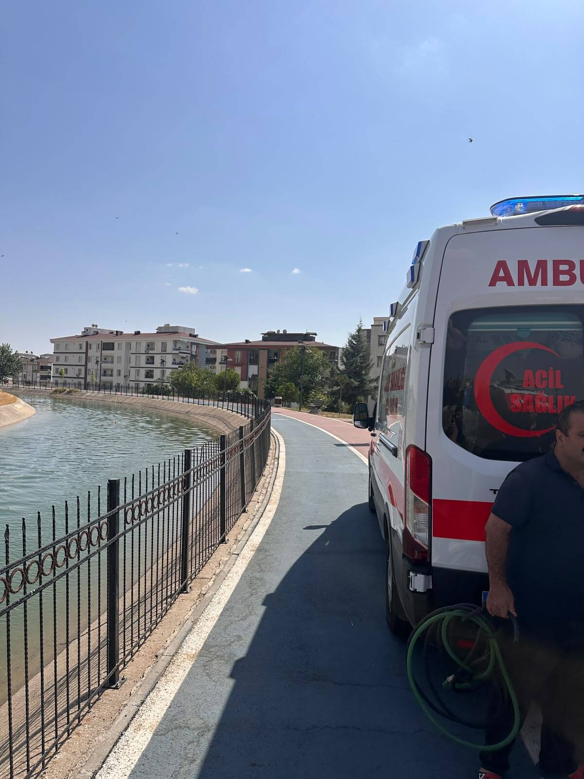 Selfie çekerken az daha canından oluyordu 2 selfie cekerken az daha canindan oluyordu 9dc82b60c064