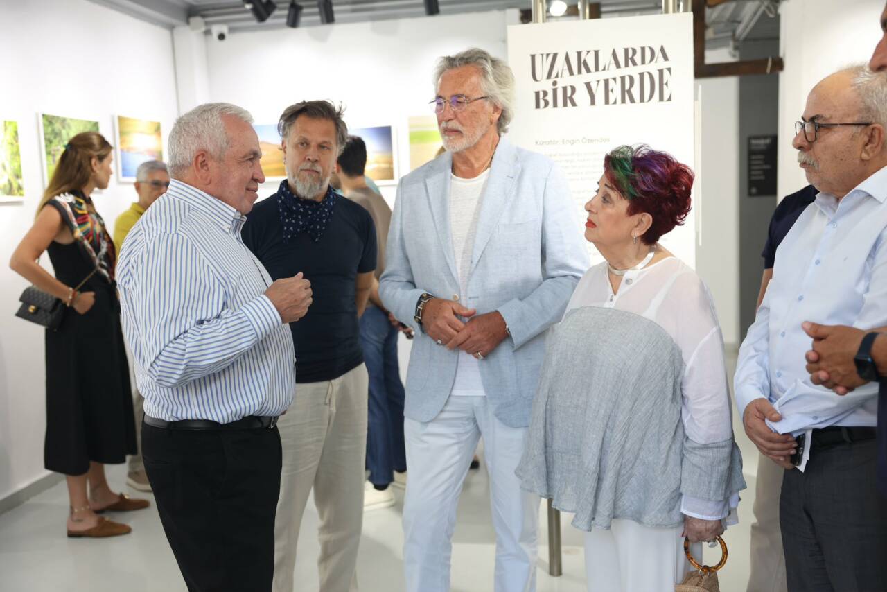 Bursa'da 'Uzaklarda Bir Yerlerde' sergisi açıldı 5 Bursa'da 'Uzaklarda Bir Yerlerde' sergisi açıldı