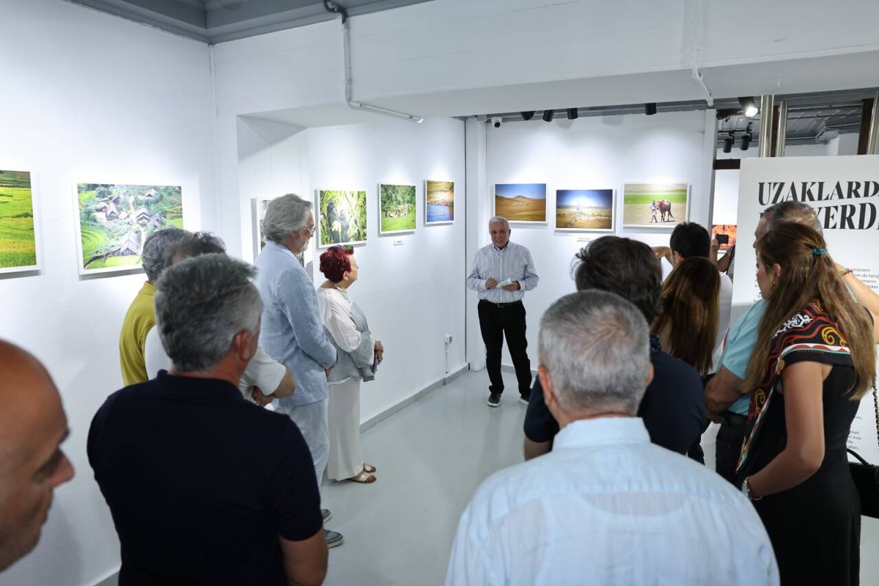Bursa'da 'Uzaklarda Bir Yerlerde' sergisi açıldı 6 Bursa'da 'Uzaklarda Bir Yerlerde' sergisi açıldı