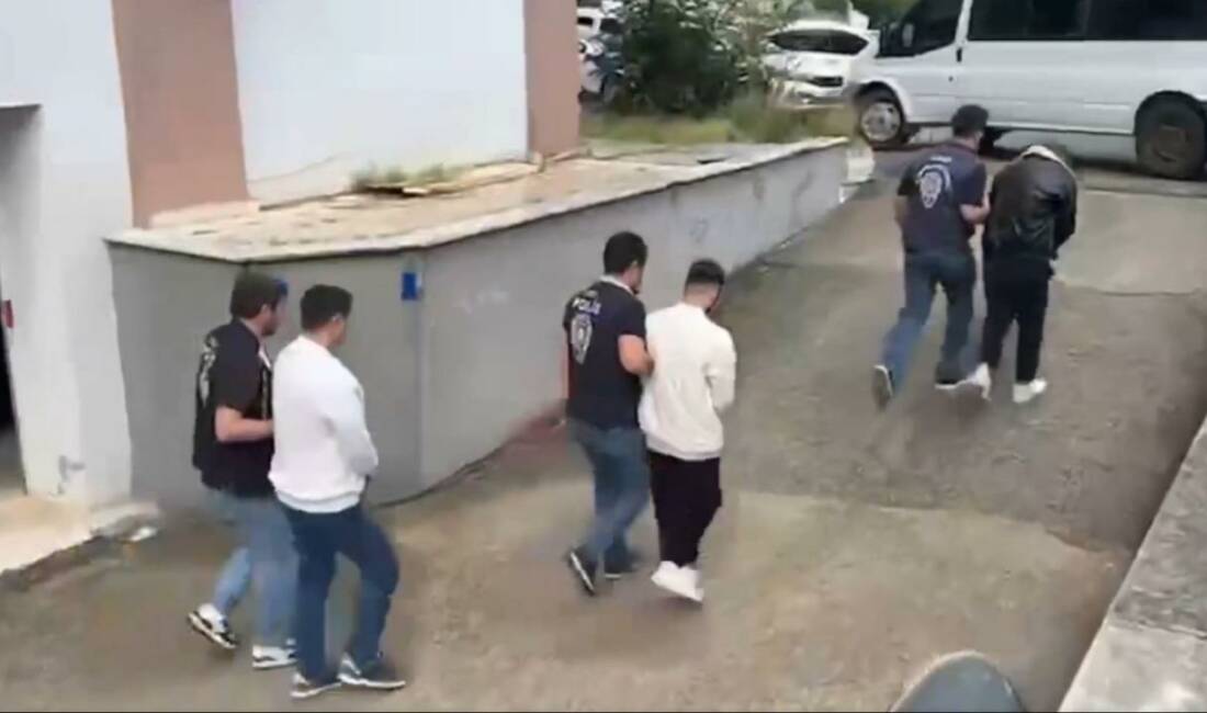Siber suçlarla mücadele sürüyor: 361 şüpheli tutuklandı İçişleri Bakanlığı, siber suçlarla mücadele kapsamında düzenlenen operasyonlarda 669 şüphelinin
