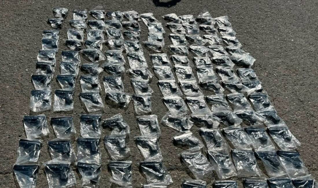 Cephanelik gibi otobüs İstanbul'da yolcu otobüsünün yakıt deposuna yapılan gizli bölmede saklanmış 120