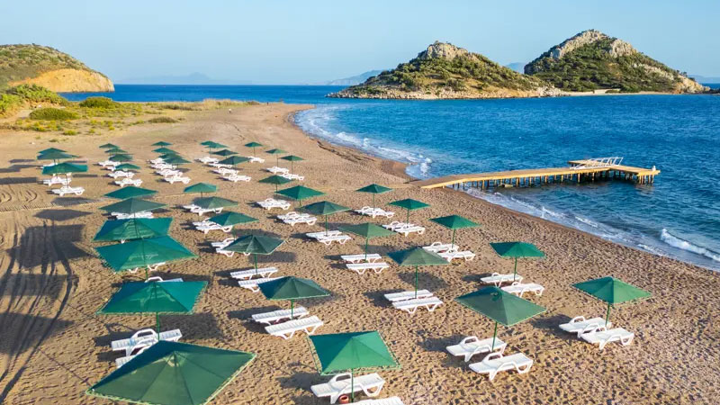 Plaja sokmayana hapis cezası: Yargıtay’dan işletmecileri ilgilendiren emsal karar! Yargıtay, İzmir'de özel işletme tarafından plajdan zorla çıkarılan doktorun itirazın