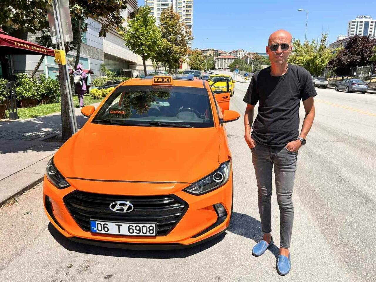 taksici soka girdi hatira fotografi icin taksimetreyi cekti d58e115388ba