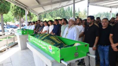 Mersin'in Tarsus ilçesinde TIR'ın arkadan çarptığı hafif ticari araçta yaşamını