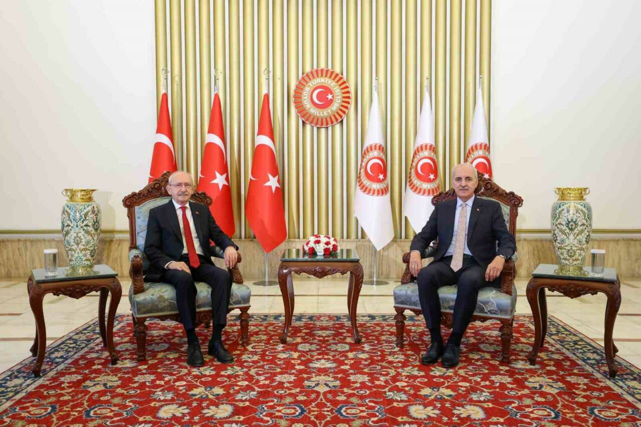 TBMM Başkanı Kurtulmuş, Kılıçdaroğlu ile görüştü Türkiye Büyük Millet Meclisi(TBMM) Başkanı Numan Kurtulmuş, Cumhuriyet Halk Partisi(CHP)