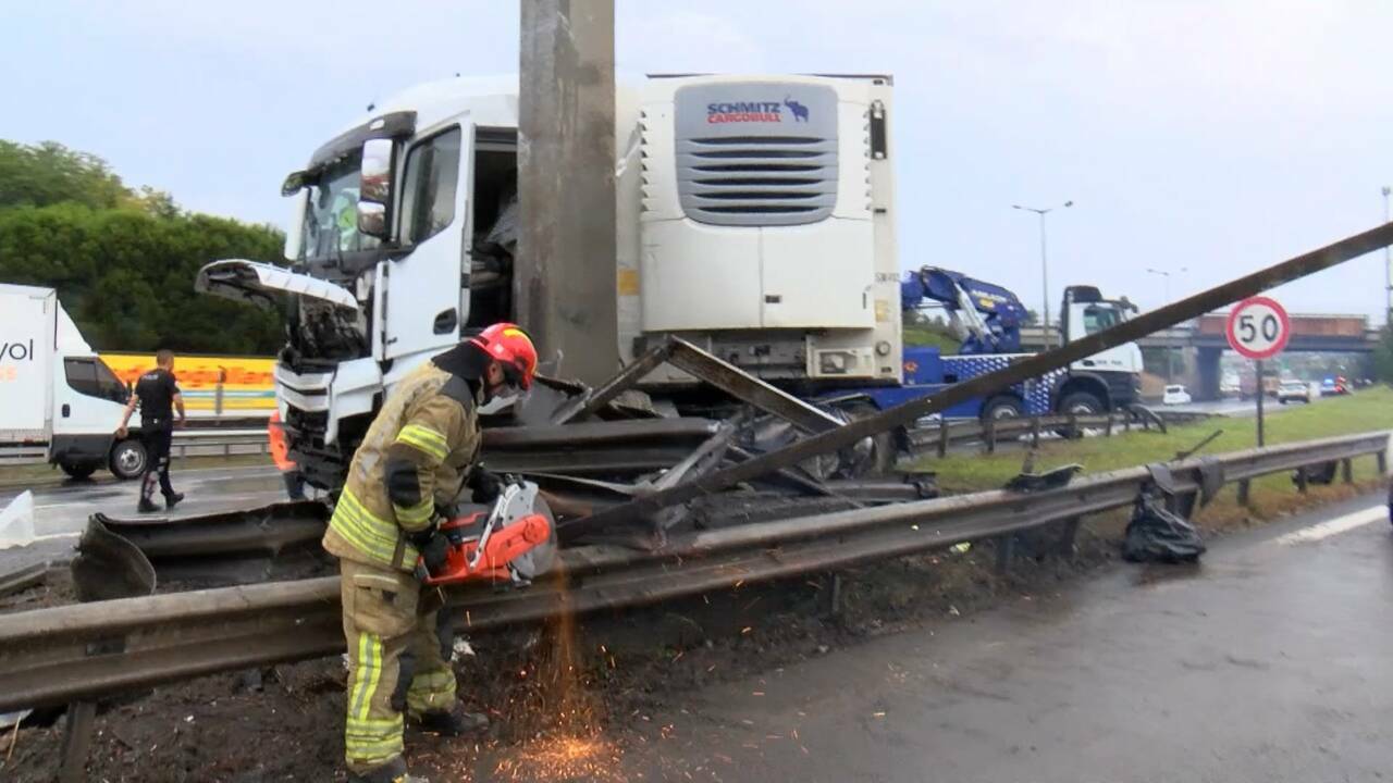 temde feci kaza tir bariyerlere carpti c3836ac02c19