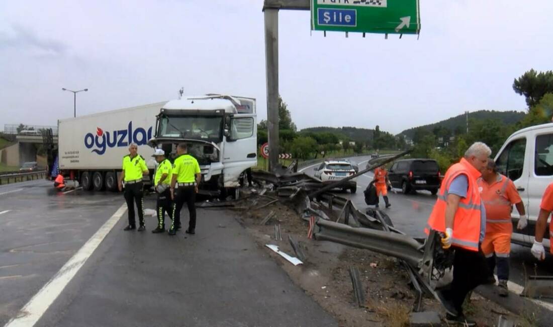 Pendik Tem Otoyolu’nda seyir halindeki TIR sürücüsünün direksiyon hakimiyetini kaybetmesi