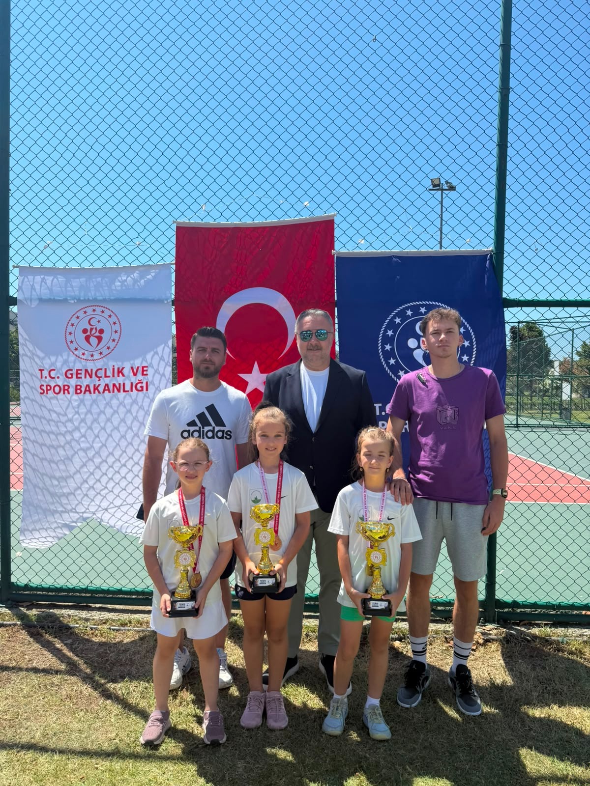Osmangazi'nin raketleri madalyaları topladı 1 tenis 1