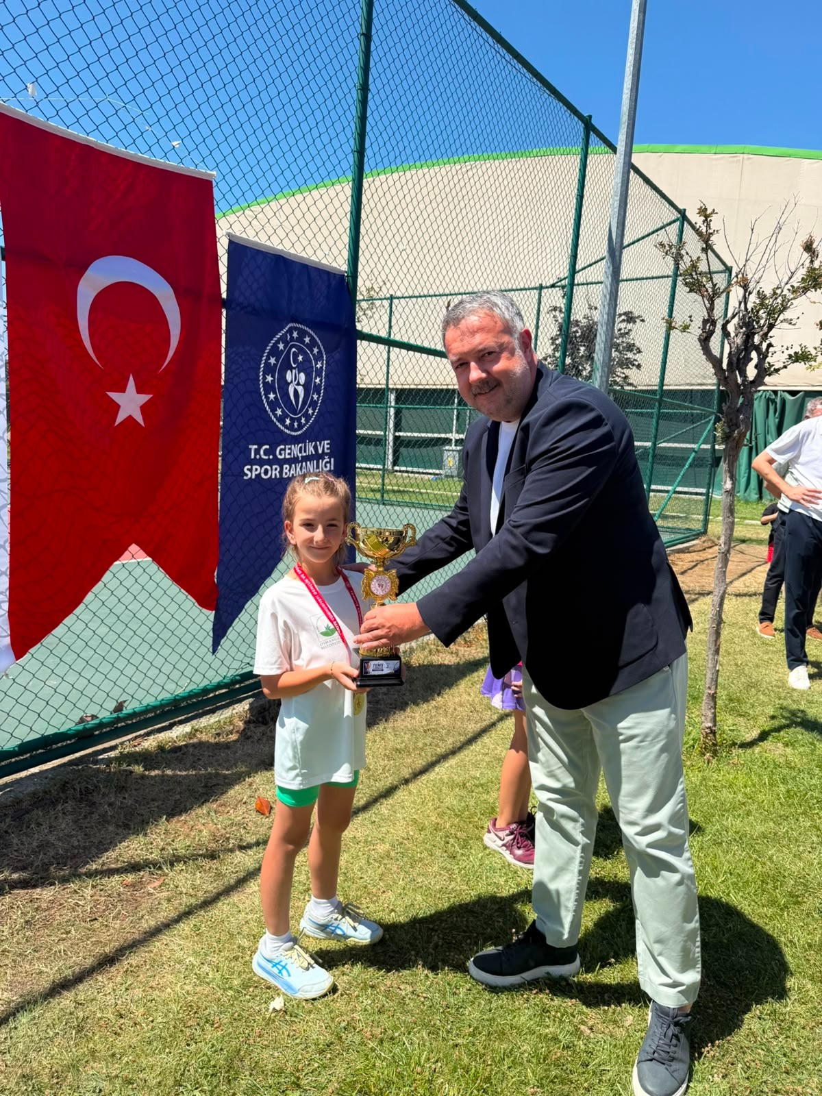 Osmangazi'nin raketleri madalyaları topladı 2 tenis 2